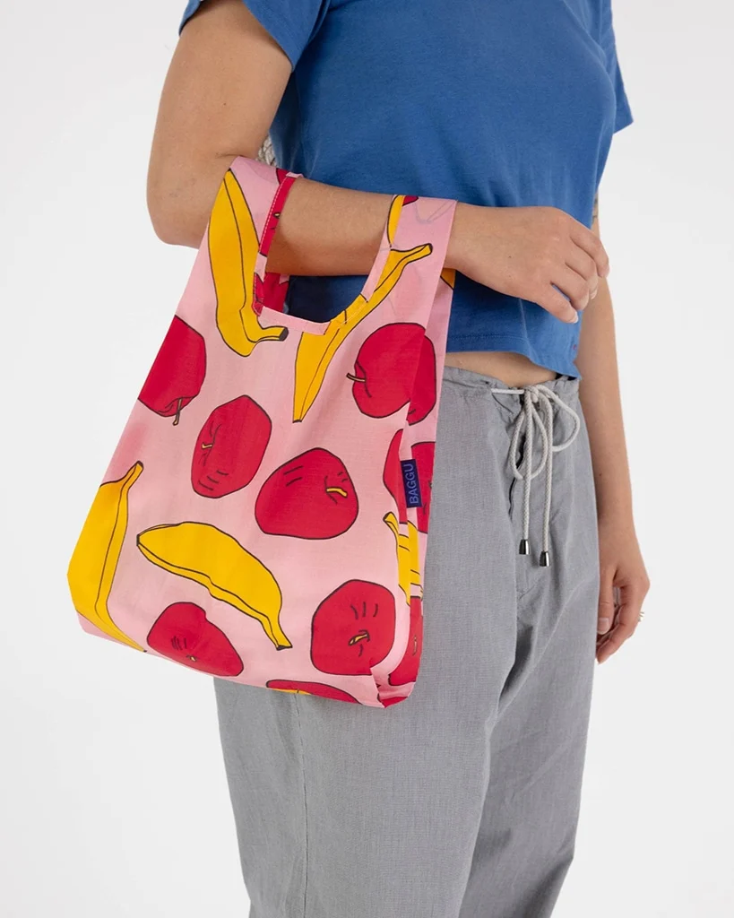 Baggu Small Reusable Bag - Light Pink Apples & Bananas - Image 3