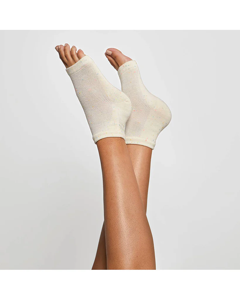 Kitsch Moisturizing Heel Socks - Image 6